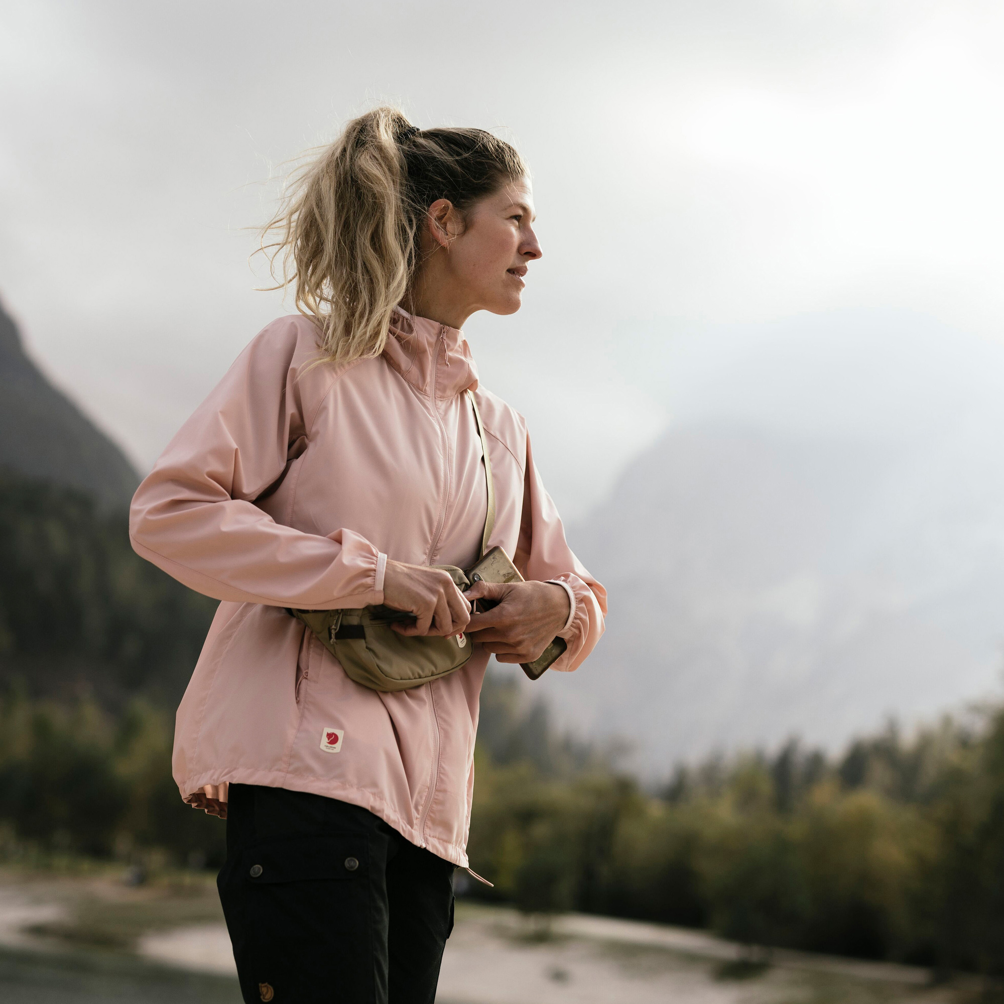 13724-high-coast-wind-hoodie-w–1.jpg