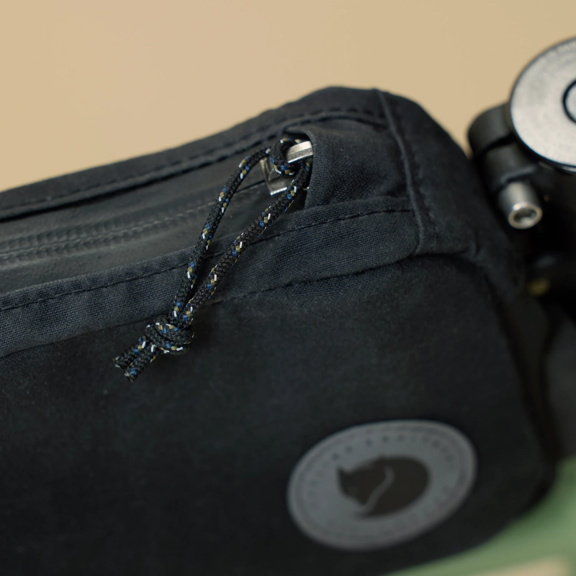 14112-hoja-top-tube-bag–1.jpg
