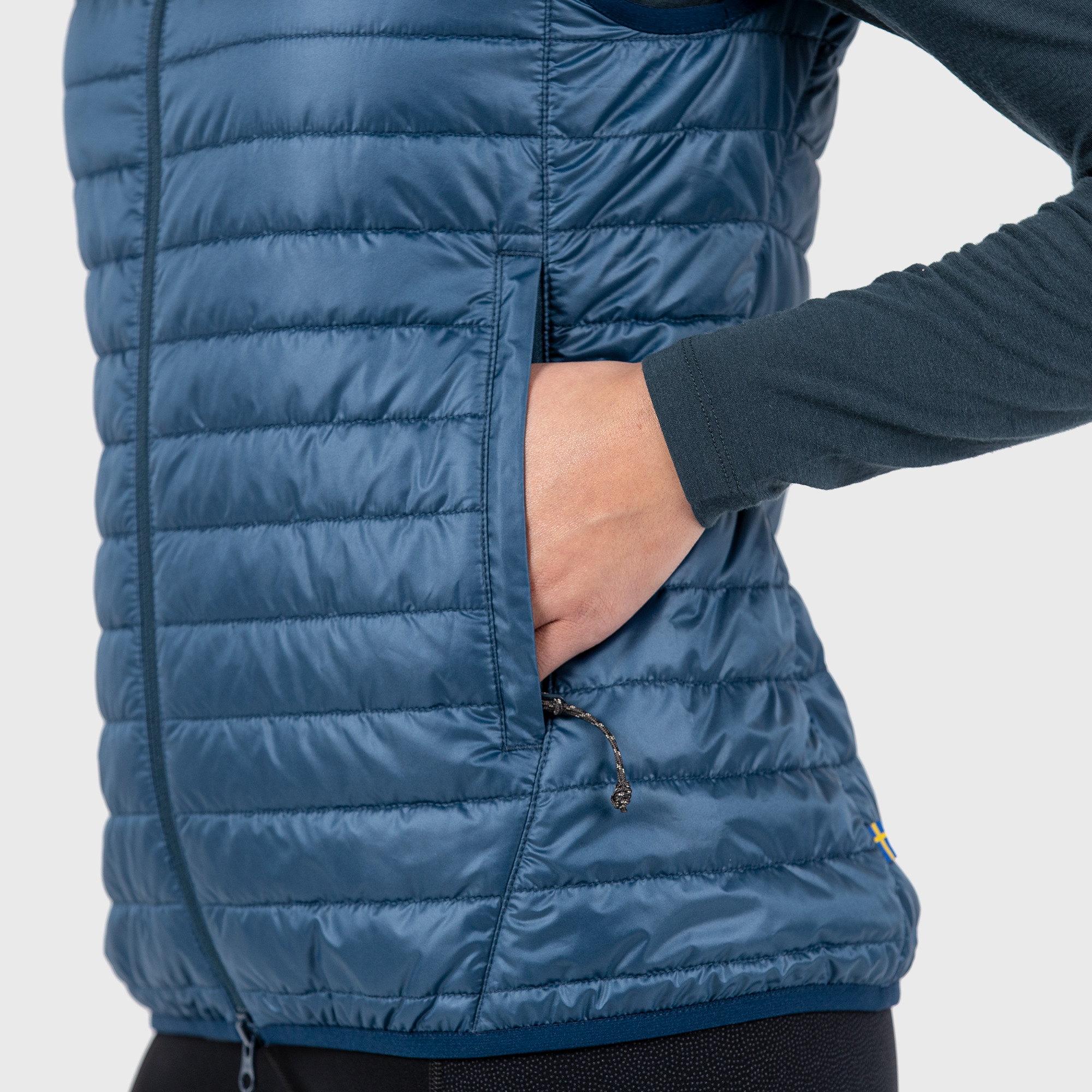 4679-abisko-padded-vest-w–1.jpg