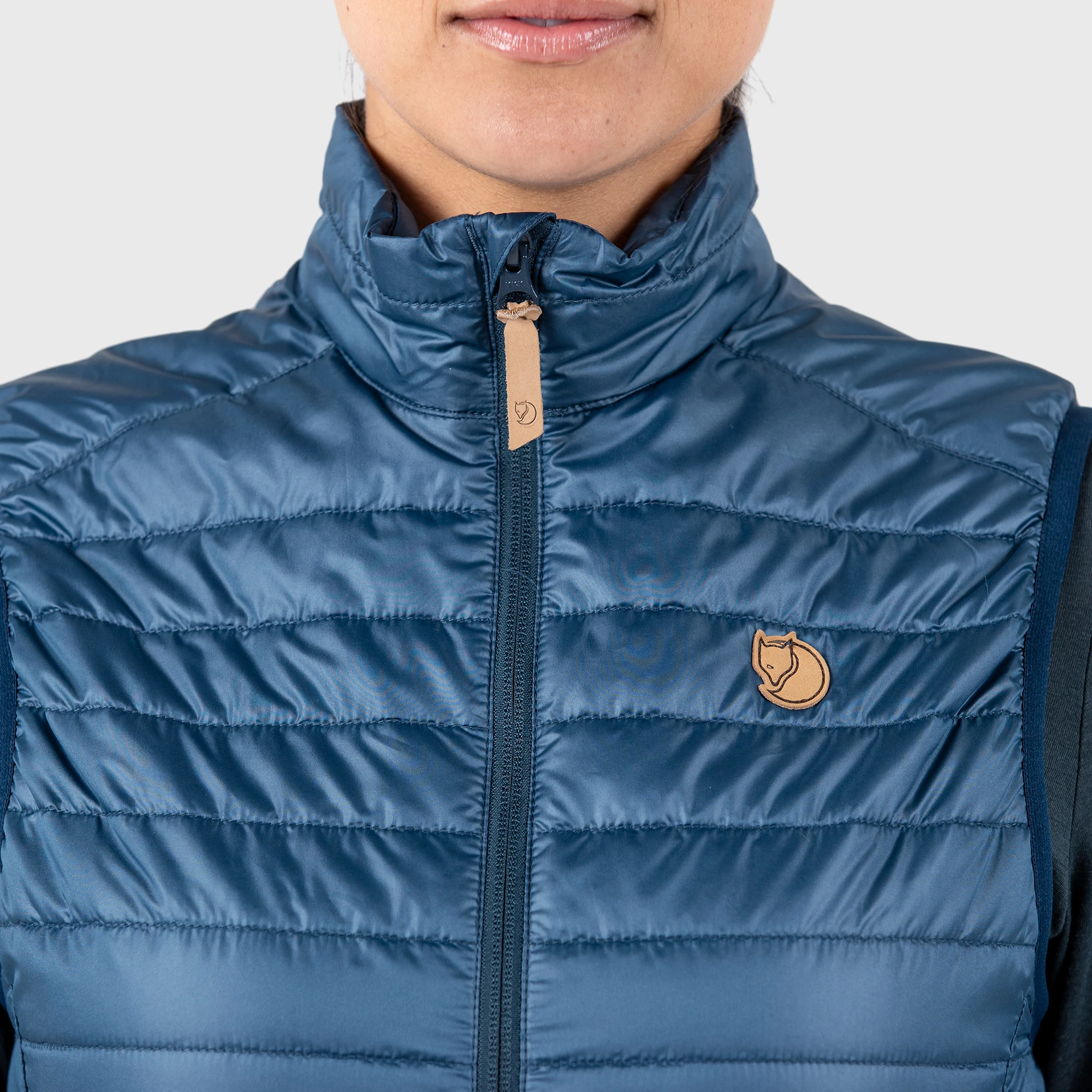 4679-abisko-padded-vest-w–1.jpg